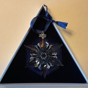 Swarovski 2000 Snowflake Christmas Ornament - with certificate